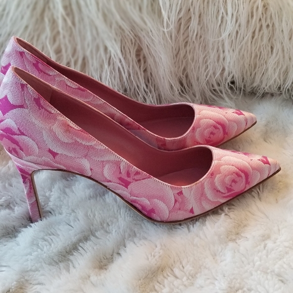 New gorgeous floral BB pumps by Manolo Blahnik - Picture 3 of 6
